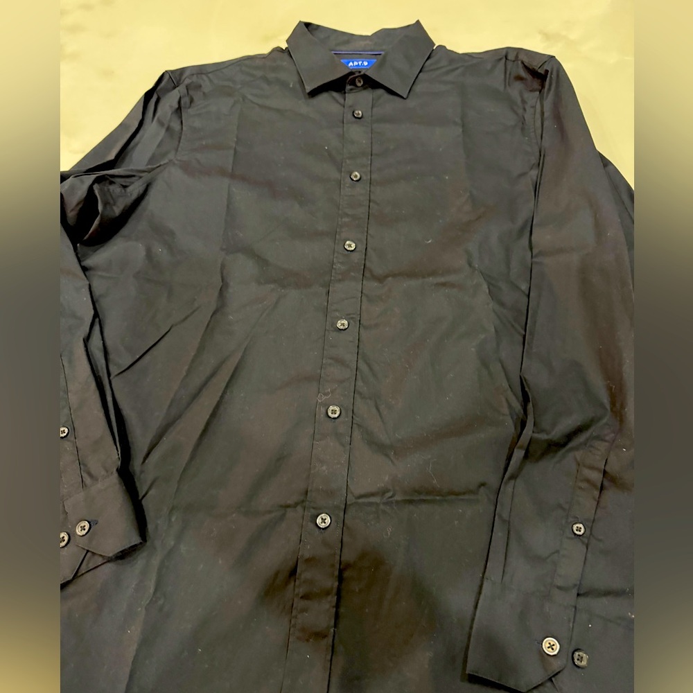 APT 9 Men’s Dress Shirt
New without tags